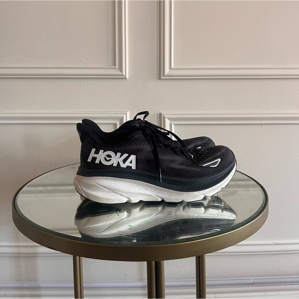 Size 8.5 Hoka Clifton 9s